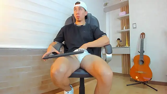 Snapshot of Tombarden chatting on 09-22-25, 07:09 Tombarden online show from 09-22-25, 07:09