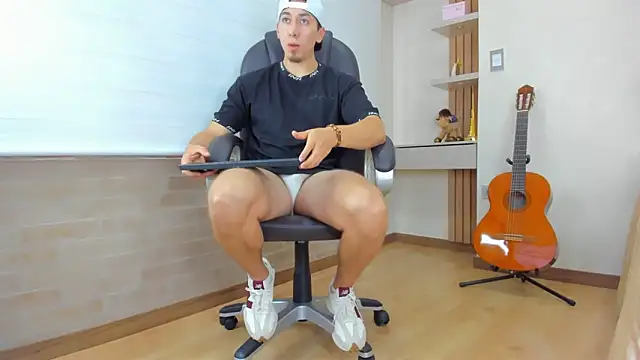 Snapshot of Tombarden chatting on 10-03-25, 07:04 Tombarden online show from 10-03-25, 07:04