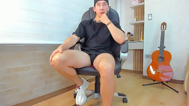 Snapshot of Tombarden chatting on 11-24-25, 07:14 Tombarden online show from 11-24-25, 07:14