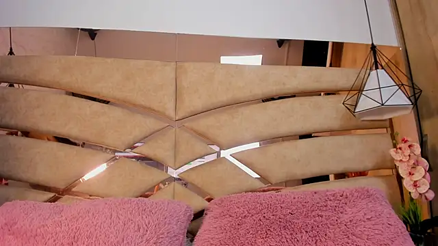 Bonet iris online show from 04-18-26, 11:23