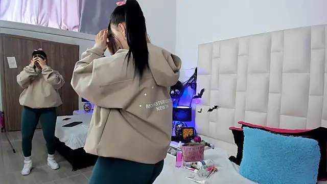 Ariana rouse online show from 10-16-25, 04:48