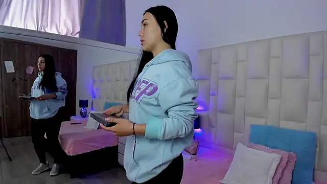 Ariana rouse online show from 11-28-25, 04:40