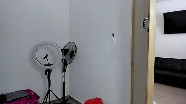 Ariana rouse online show from 01-06-26, 05:17