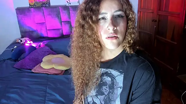 Snapshot of Isangel_ chatting on 10-20-25, 01:07 Isangel online show from 10-20-25, 01:07