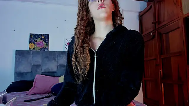 Snapshot of Isangel_ chatting on 09-30-25, 04:51 Isangel online show from 09-30-25, 04:51