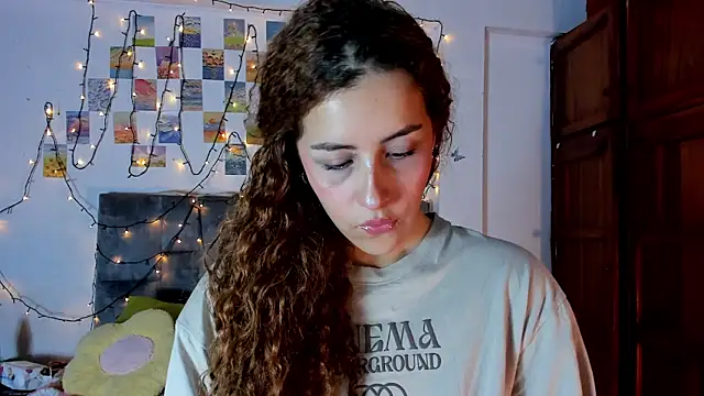 Isangel  online show from 02-10-26, 04:55