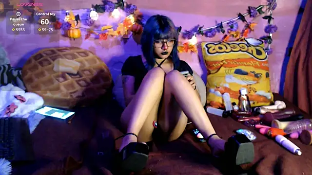 Snapshot of Sharkyu1 chatting on 11-20-25, 04:13 Sharkyu1 online show from 11-20-25, 04:13