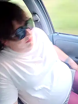 Snapshot of Adrianka chatting on 06-21-26, 07:08 Adrianka online show from 06-21-26, 07:08