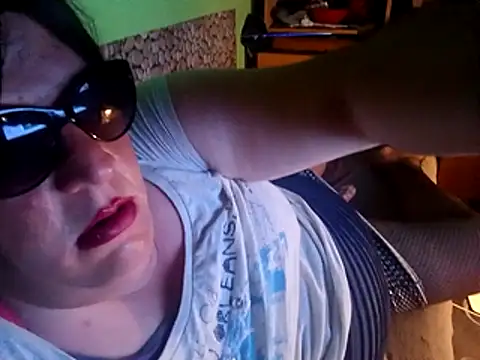 Snapshot of Adrianka chatting on 06-25-26, 01:14 Adrianka online show from 06-25-26, 01:14