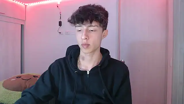 Snapshot of Juanmres chatting on 12-16-25, 03:22 Juanmres online show from 12-16-25, 03:22