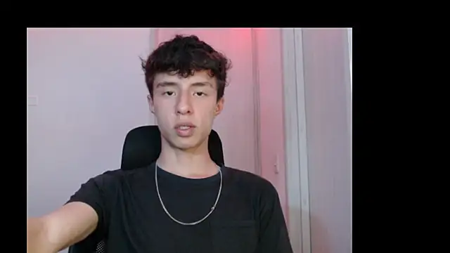 Snapshot of Juanmres chatting on 10-28-25, 03:07 Juanmres online show from 10-28-25, 03:07