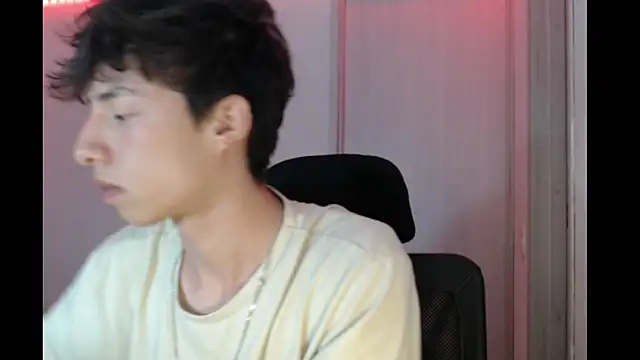 Snapshot of Juanmres chatting on 11-19-25, 05:18 Juanmres online show from 11-19-25, 05:18