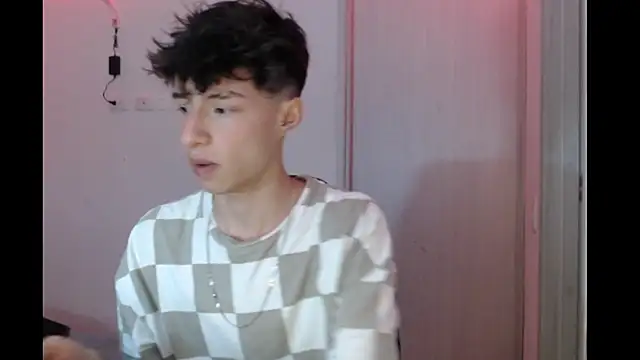 Snapshot of Juanmres chatting on 11-23-25, 11:48 Juanmres online show from 11-23-25, 11:48