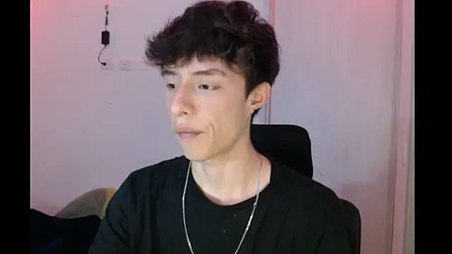 Snapshot of Juanmres chatting on 11-14-25, 04:27 Juanmres online show from 11-14-25, 04:27