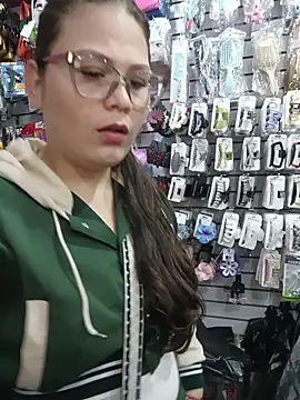 Vale Saenzz online show from 12-23-25, 01:16