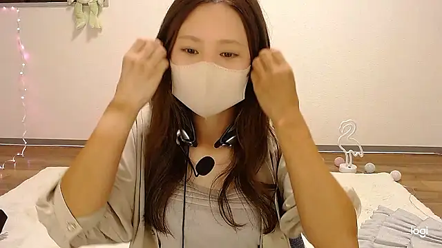 Snapshot of hinano_JP chatting on 10-13-25, 01:18 hinano JP online show from 10-13-25, 01:18