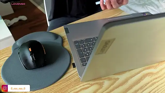 Snapshot of Doh728 chatting on 11-27-25, 02:12 Doh728 online show from 11-27-25, 02:12