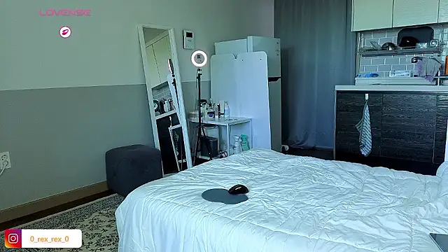 Snapshot of Doh728 chatting on 10-29-25, 01:48 Doh728 online show from 10-29-25, 01:48