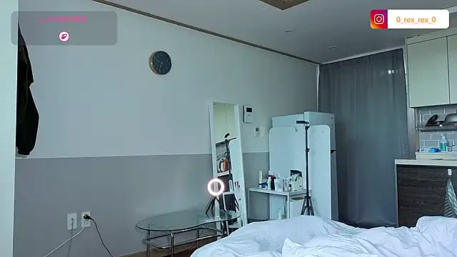 Snapshot of Doh728 chatting on 10-18-25, 12:34 Doh728 online show from 10-18-25, 12:34