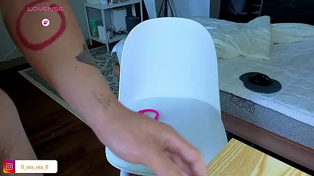 Snapshot of Doh728 chatting on 11-22-25, 12:54 Doh728 online show from 11-22-25, 12:54