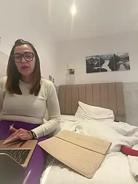 Zilli diana real online show from 02-17-26, 04:26