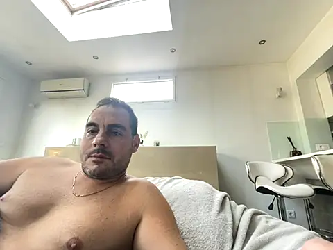 Snapshot of justeqqun chatting on 11-01-25, 02:33 justeqqun online show from 11-01-25, 02:33