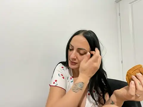 RaisaSalvi online show from 11-19-25, 05:13