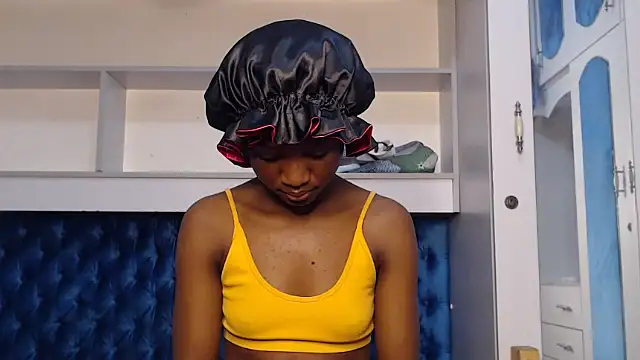 Snapshot of YoungDiva69 chatting on 10-26-25, 06:58 YoungDiva69 online show from 10-26-25, 06:58