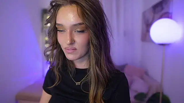 Clara Nia online show from 11-30-25, 08:20