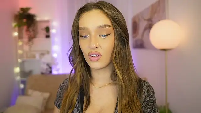 Clara Nia online show from 02-17-26, 07:33