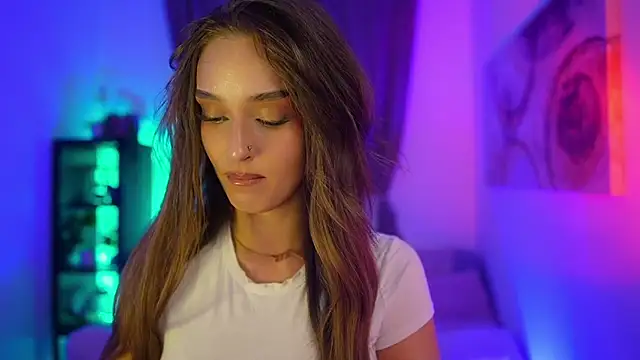 Clara Nia online show from 11-01-25, 07:41