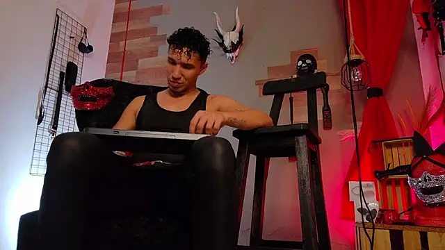 AngeloColleen online show from 11-08-25, 05:05