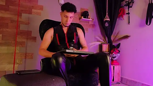 AngeloColleen online show from 11-30-25, 06:41