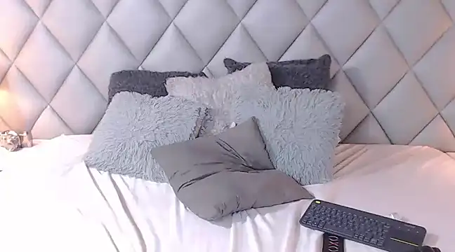 LalyCastro online show from 02-11-25, 11:01