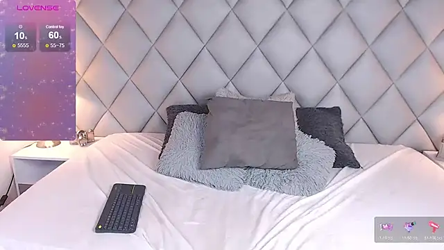 LalyCastro online show from 02-28-25, 07:35