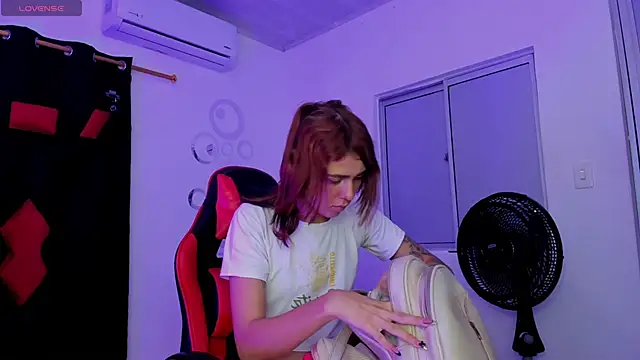 Snapshot of Nicol_TransGirl chatting on 10-03-25, 03:41 Nicol TransGirl online show from 10-03-25, 03:41