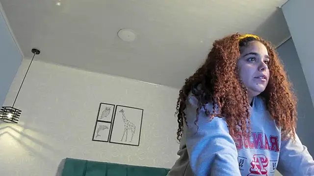 Snapshot of ninna_curly chatting on 06-15-26, 03:29 ninna curly online show from 06-15-26, 03:29