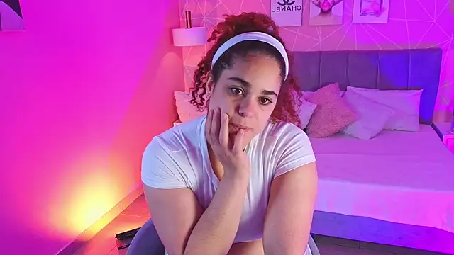Snapshot of ninna_curly chatting on 06-11-26, 03:25 ninna curly online show from 06-11-26, 03:25
