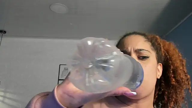 Snapshot of ninna_curly chatting on 06-26-26, 03:23 ninna curly online show from 06-26-26, 03:23