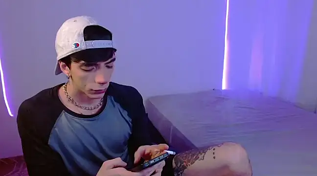 H3ll B0I online show from 02-11-25, 06:40