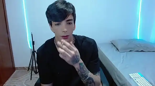 H3ll B0I online show from 03-10-25, 05:33