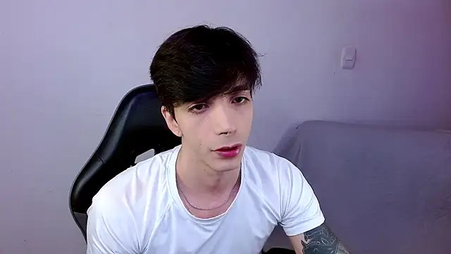 H3ll B0I online show from 06-19-26, 05:35