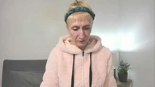 Snapshot of MargaretMilf69 chatting on 10-16-25, 03:09 MargaretMilf69 online show from 10-16-25, 03:09
