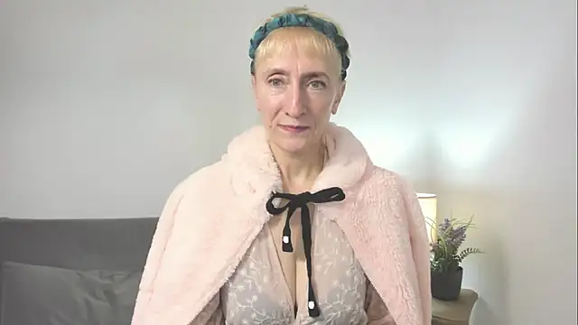 Snapshot of MargaretMilf69 chatting on 10-23-25, 03:21 MargaretMilf69 online show from 10-23-25, 03:21