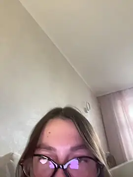 DearAlise online show from 10-31-25, 09:17