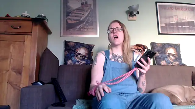 Astrid-Gilbert online show from 03-18-25, 08:39