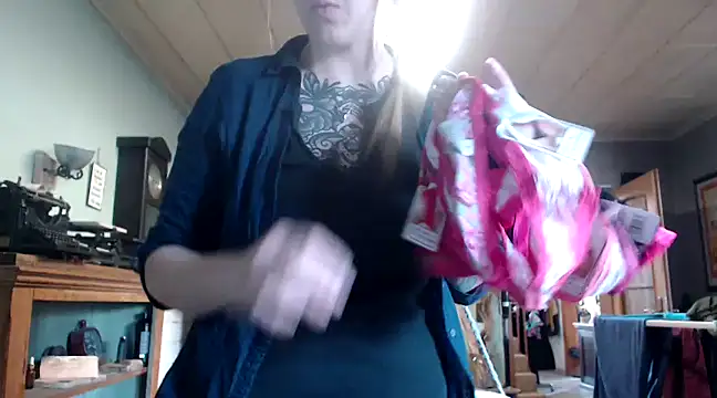 Astrid-Gilbert online show from 02-19-25, 01:28