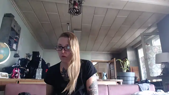 Astrid-Gilbert online show from 02-21-25, 11:01