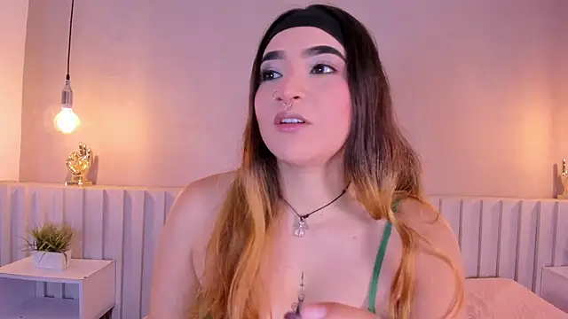 Shanntal  online show from 01-11-26, 04:58