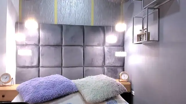 zoe taylorr1 online show from 11-14-25, 12:14